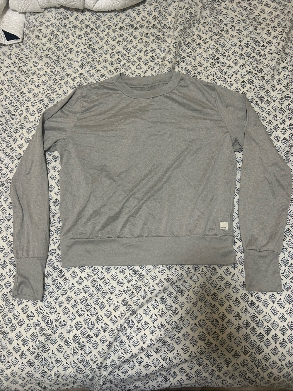 Vuori Daydream Long Sleeve Crew in Light Heather Grey